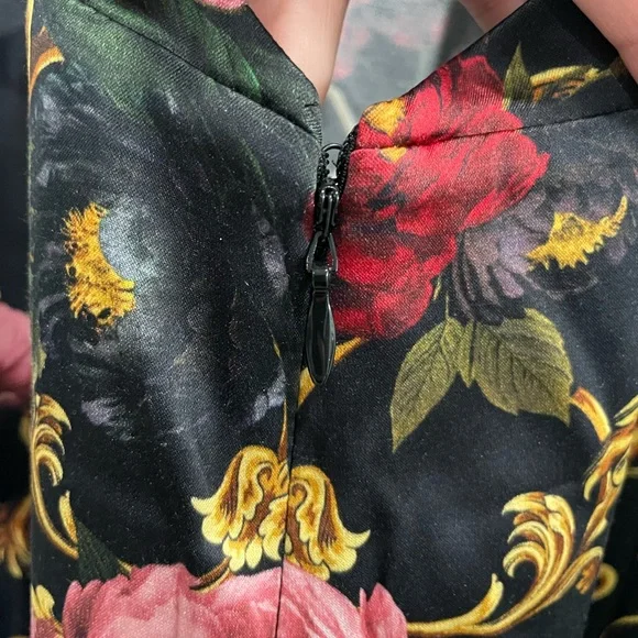 Alice + Olivia Milta Floral Satin Mermaid Slipdress - Picture 4 of 8